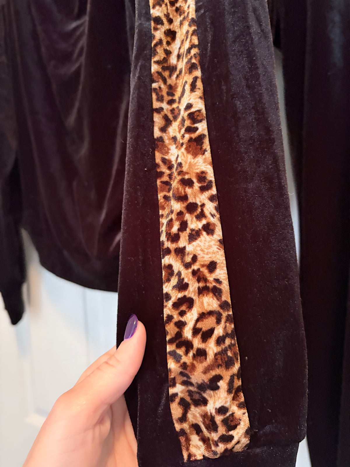 Black Leopard Print Stripe 2-Piece Jogger Set Size Large