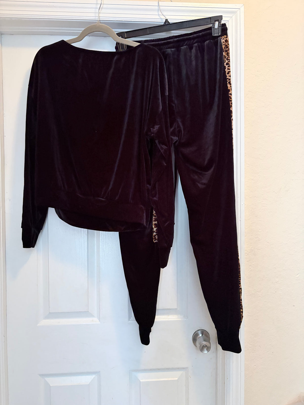 Black Leopard Print Stripe 2-Piece Jogger Set Size Large