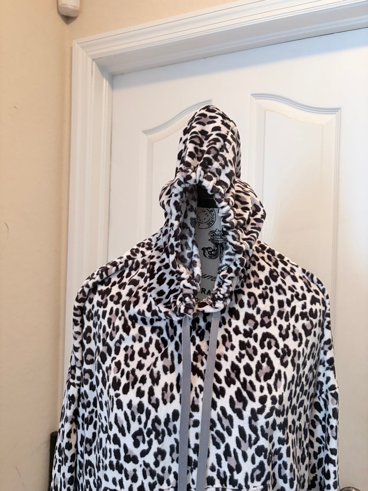 Sofia Vergara Leopard Velour Lounge Set L/XL