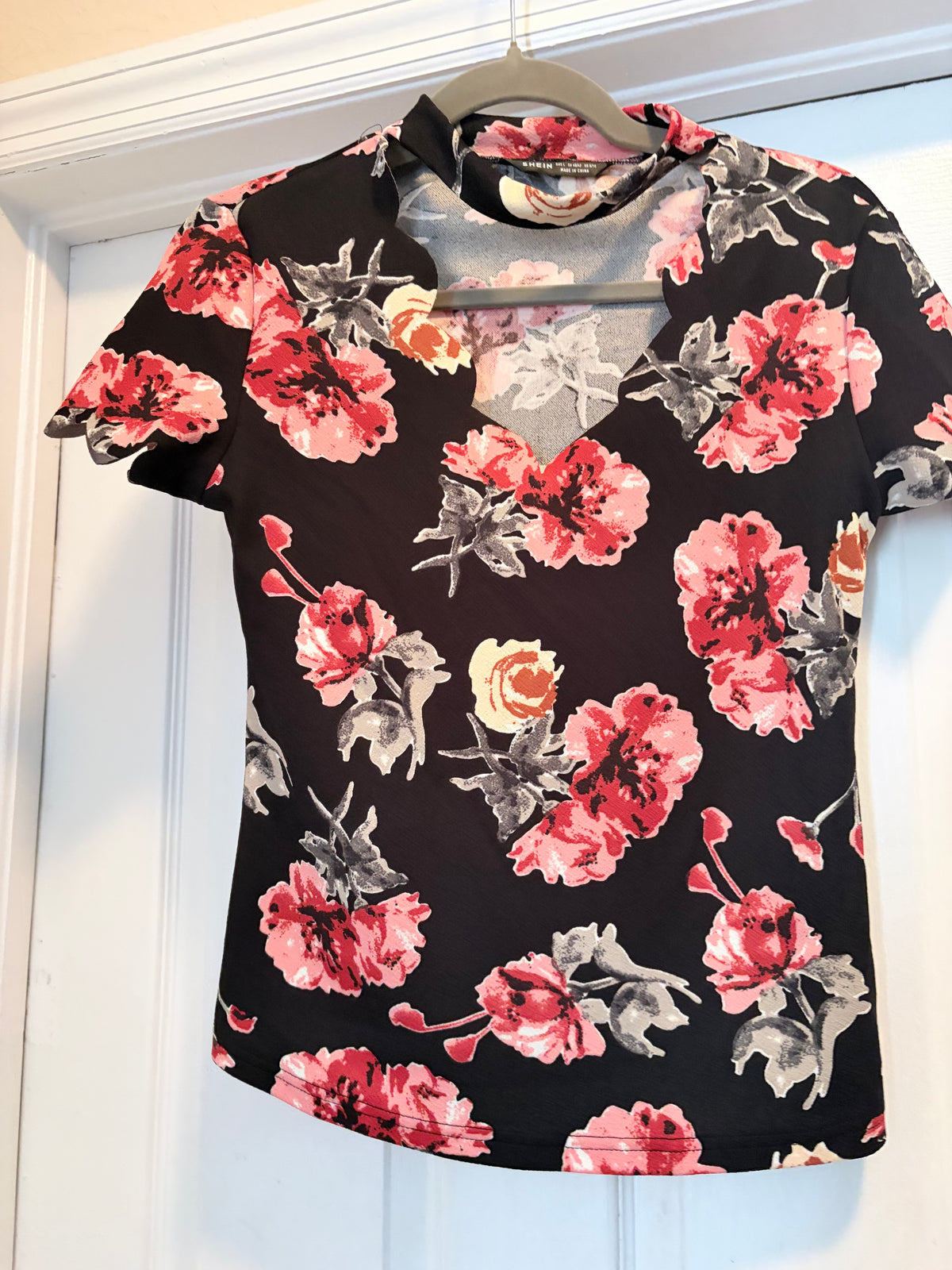 SHEIN Black Floral Cutout Top Size Large