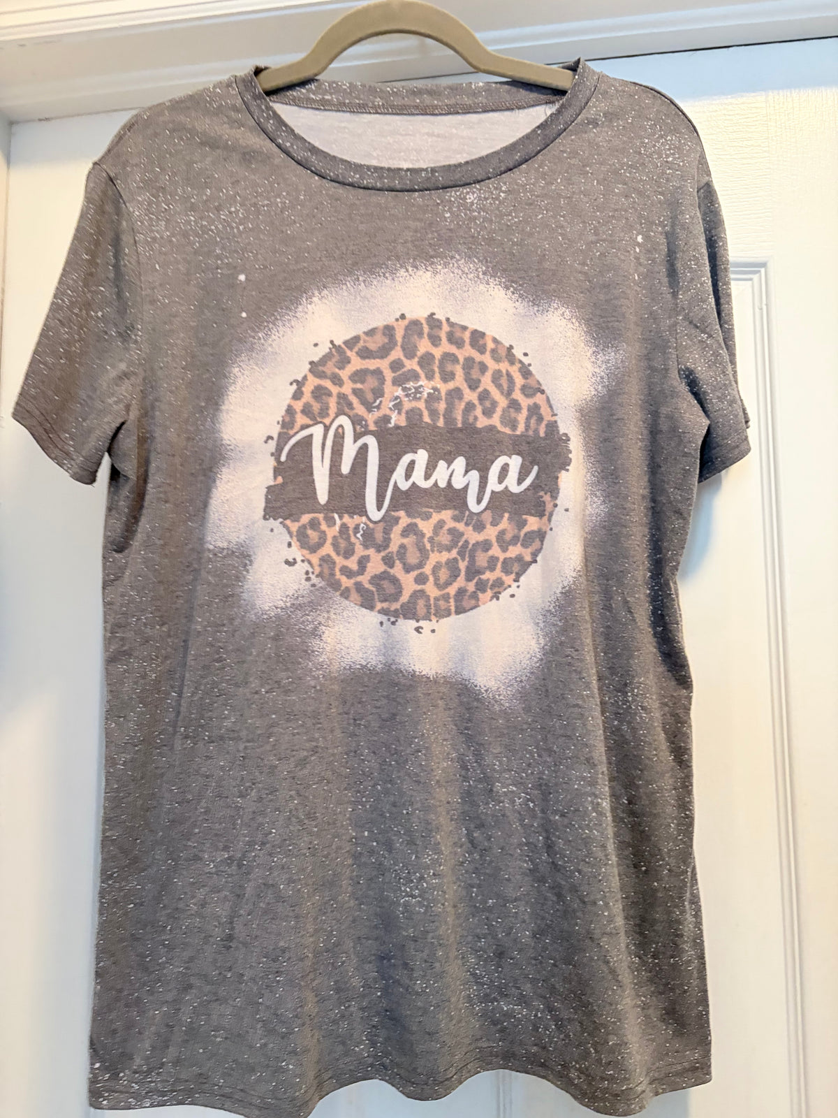 Gray Bleached Mama Leopard Print Graphic T-Shirt Size Large