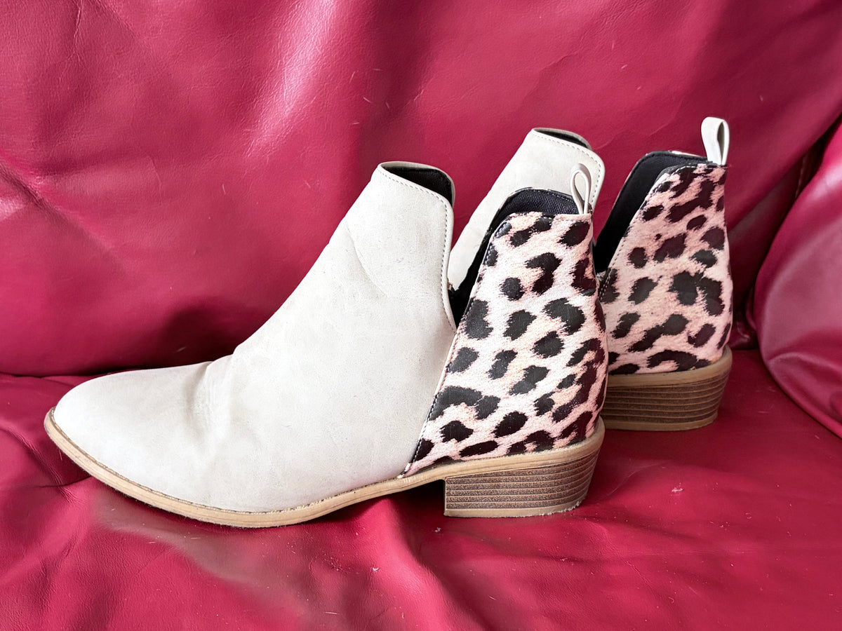 Beige Leopard Print Pointed Toe Ankle Booties Size EU 42
