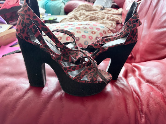 Fahrenheit Burgundy Leopard Print Strappy Platform Heels Size 8.5