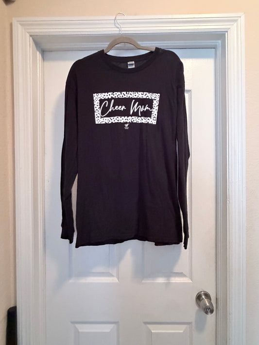 Varsity Spirit Cheer Mom Black Long Sleeve Leopard Print Graphic T-Shirt Gildan L