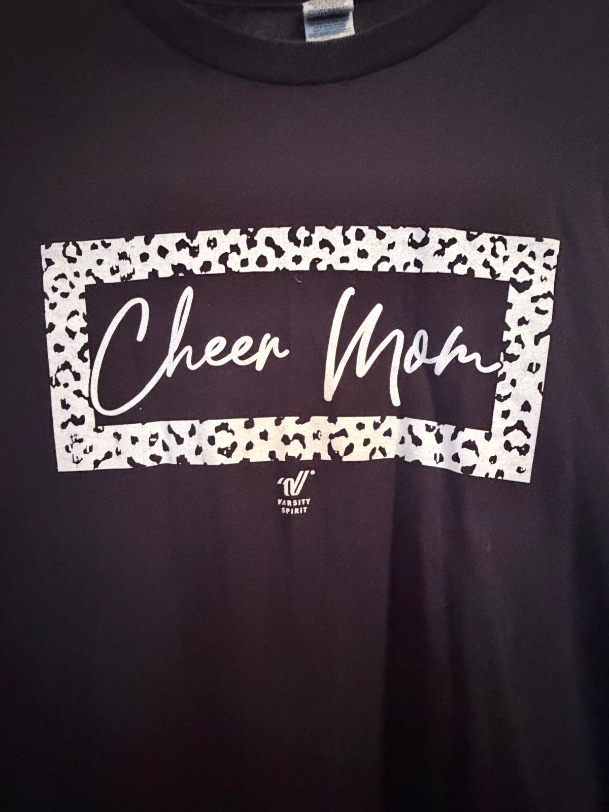 Varsity Spirit Cheer Mom Black Long Sleeve Leopard Print Graphic T-Shirt Gildan L