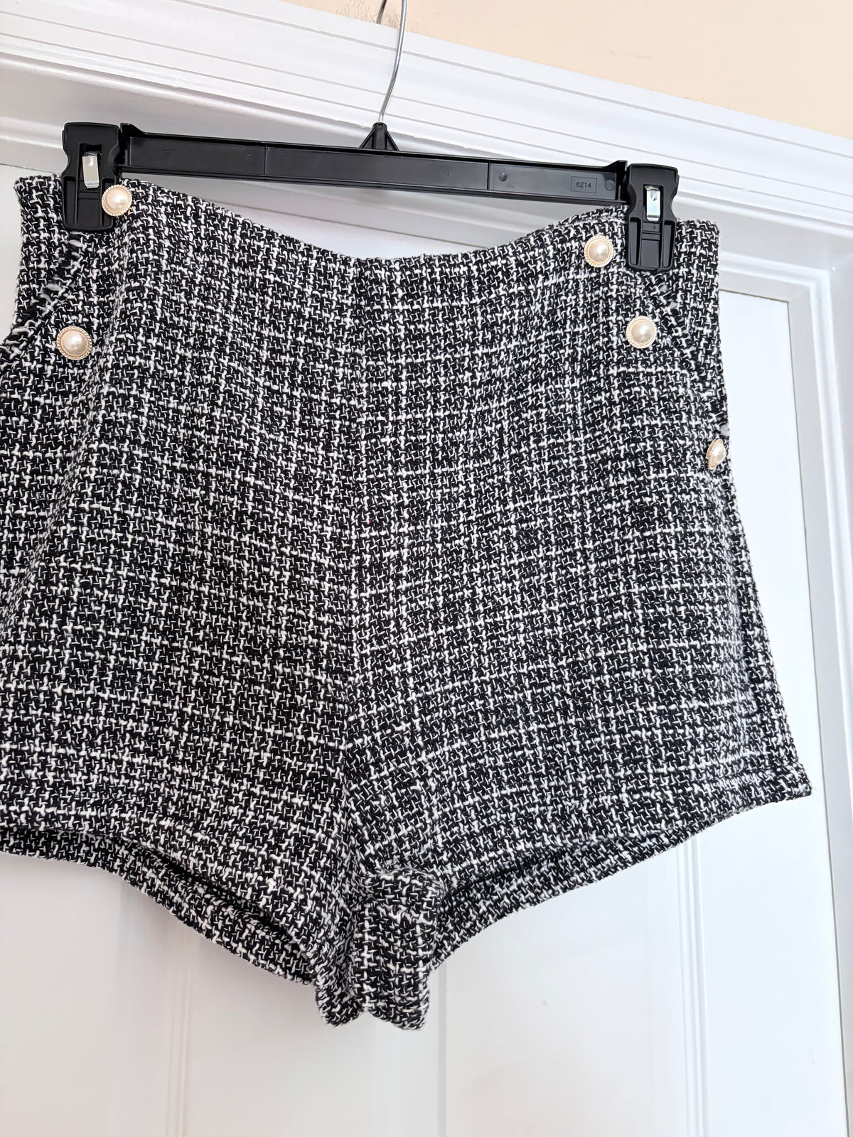 SHEIN Black & White Tweed Pearl Button Shorts Size L