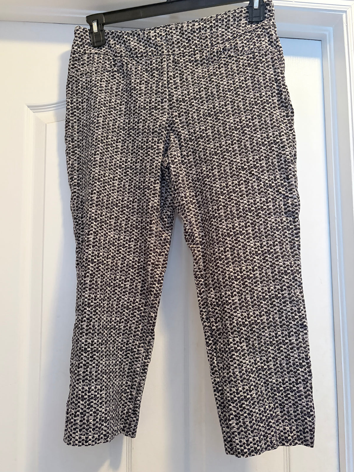 Hilary Radley Size M Black & White Abstract Print Pull-On Ankle Pants
