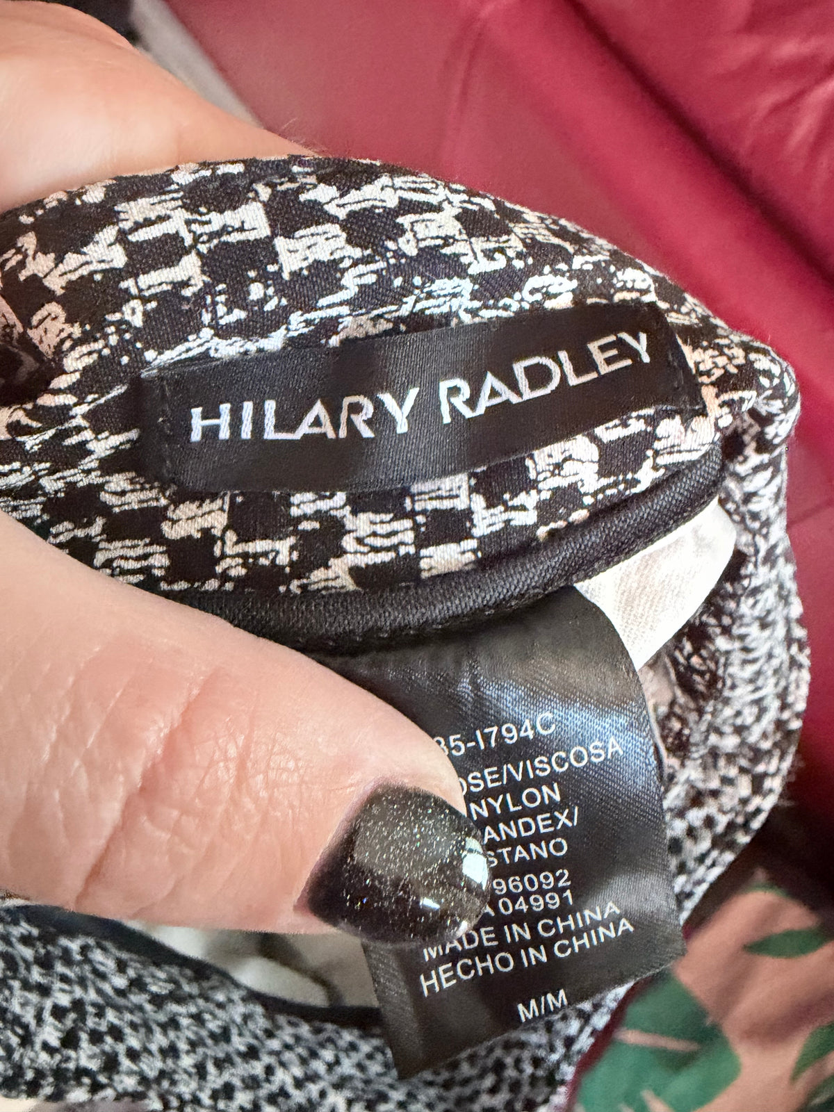 Hilary Radley Size M Black & White Abstract Print Pull-On Ankle Pants
