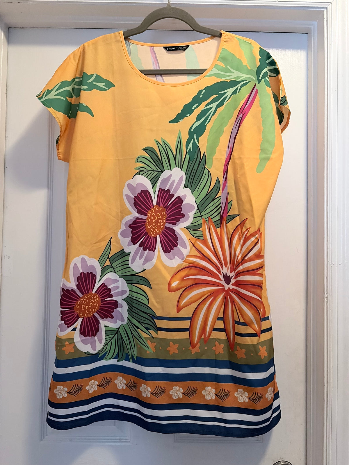 SHEIN Size Large (8/10) Yellow Tropical Floral Print Short Sleeve Shift Dress