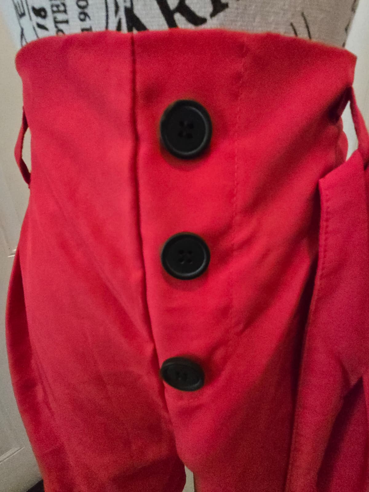 High‑Waisted Red Button‑Front Shorts – Size Large