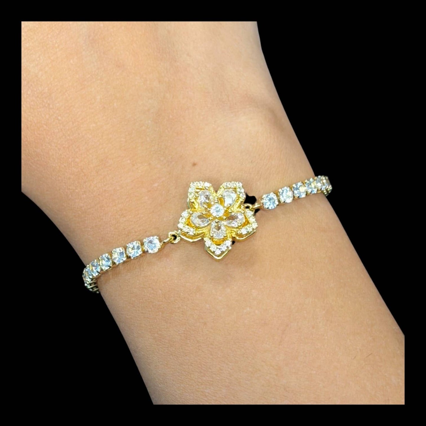 Rotating Spinner Snowflake Bracelet – Crystal
