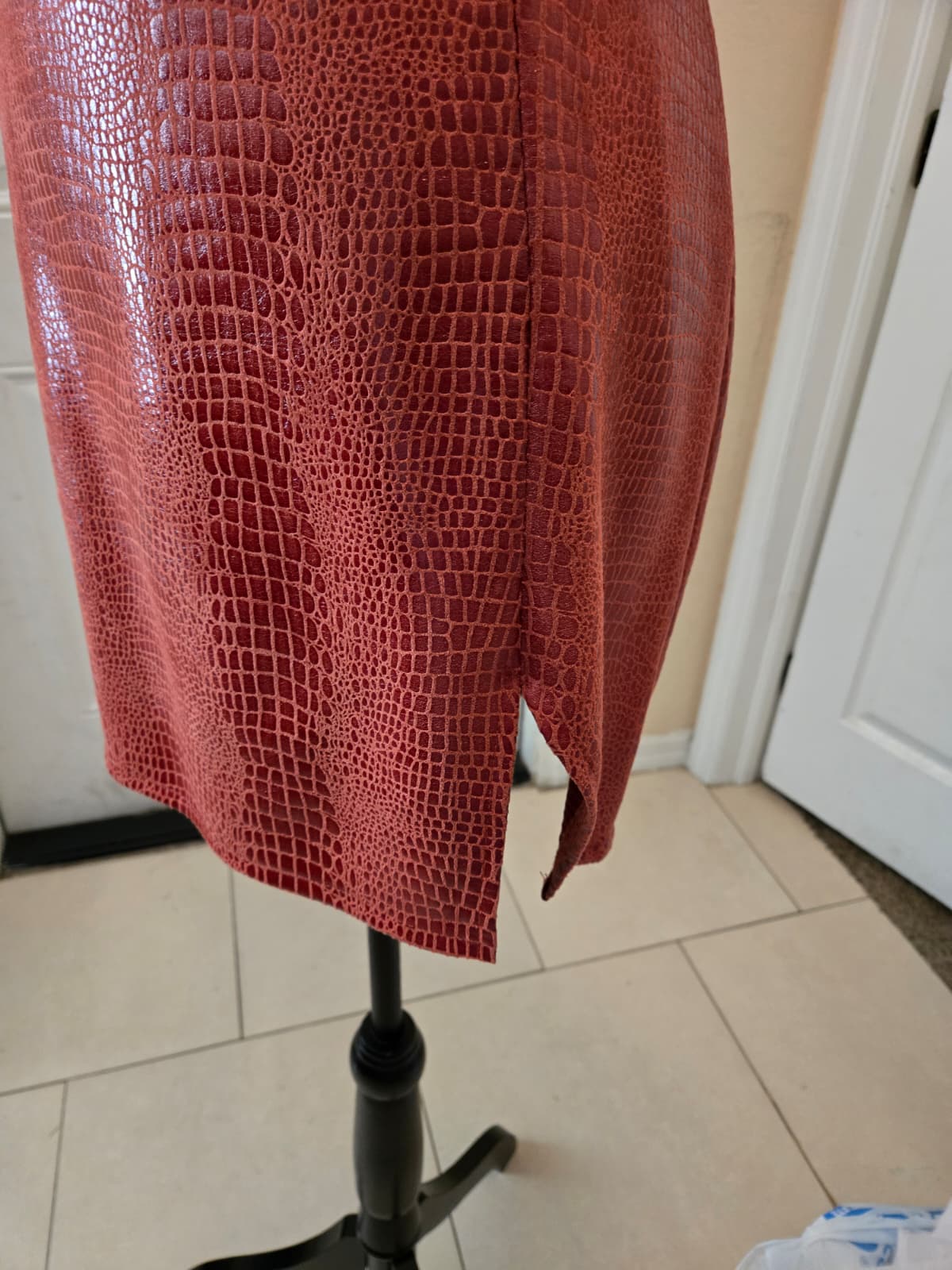 SHEIN Red Textured Faux‑Leather Mini Skirt – Size Large