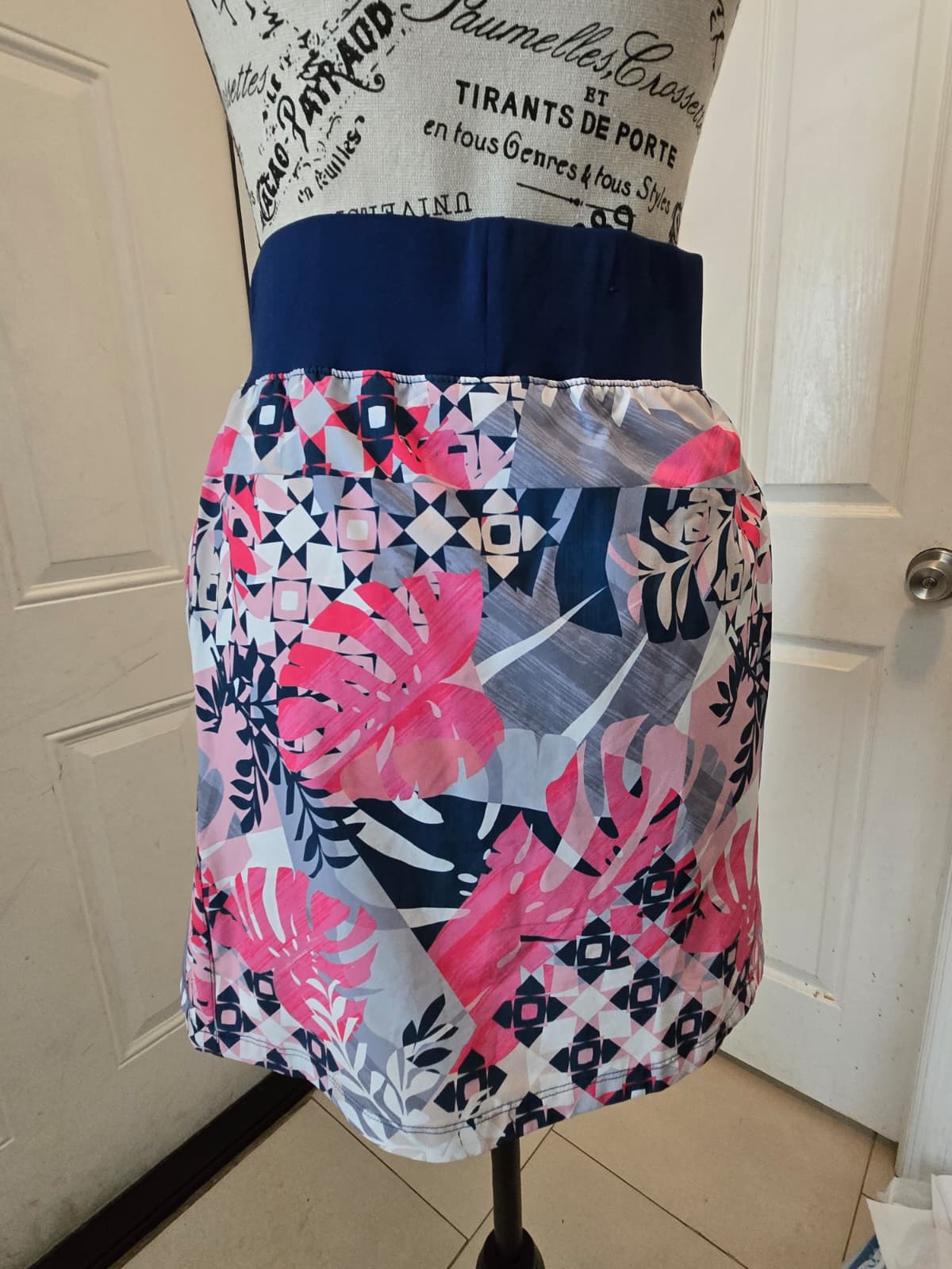 Reel Legends Tropical Print Skort – Size Large