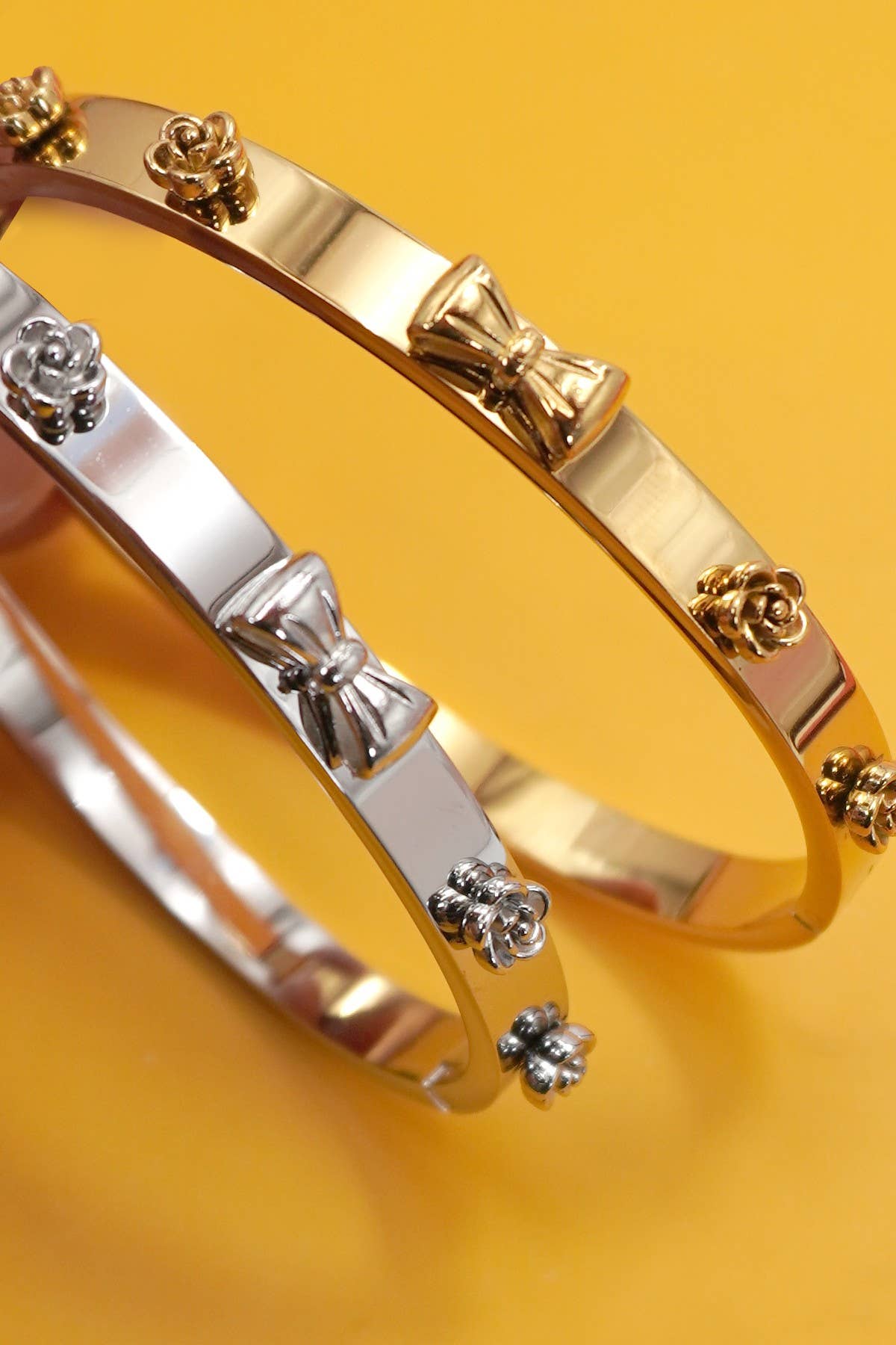 18K NON-TARNISH WATERPROOF STAINLESS STEEL BANGLE WITH BOWS