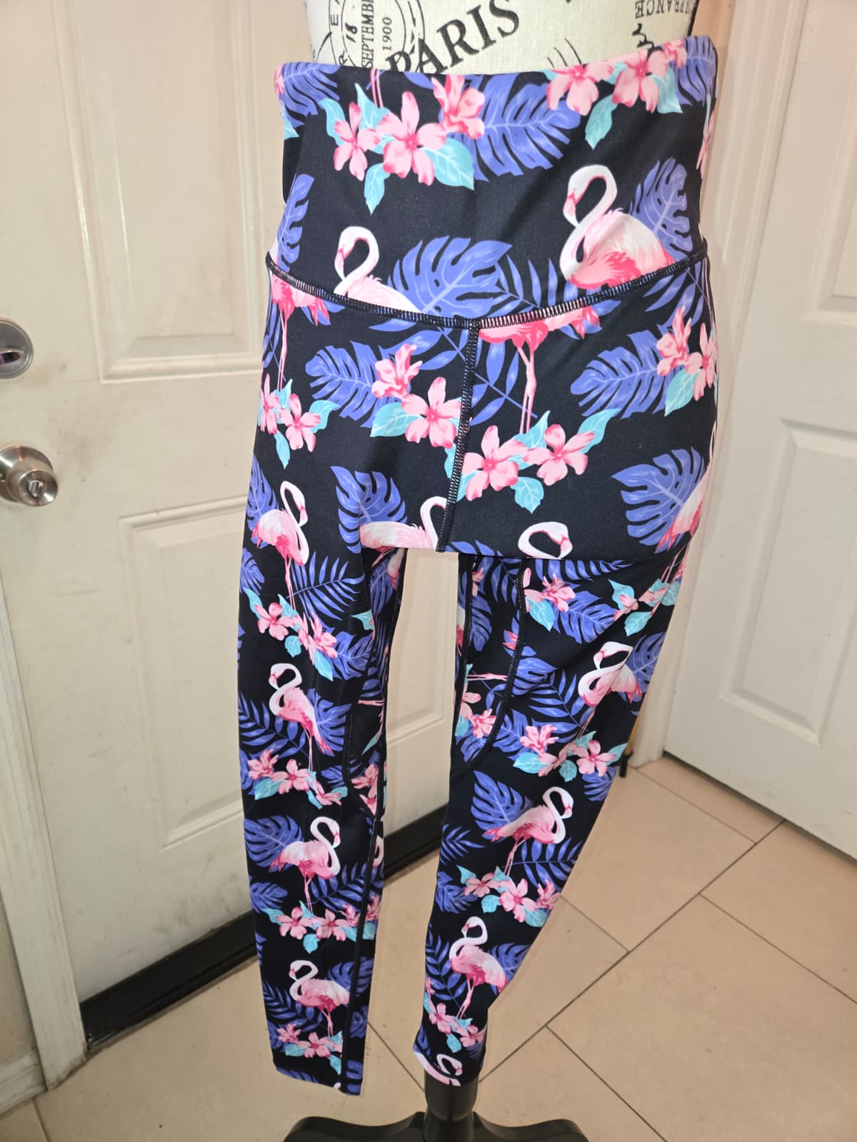 Flamingo Tropical Print Leggings – Size Medium | NWOT