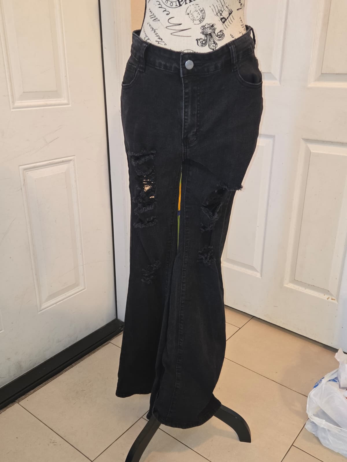 SHEIN Distressed Bootcut Jeans – Size Large – Great Condition