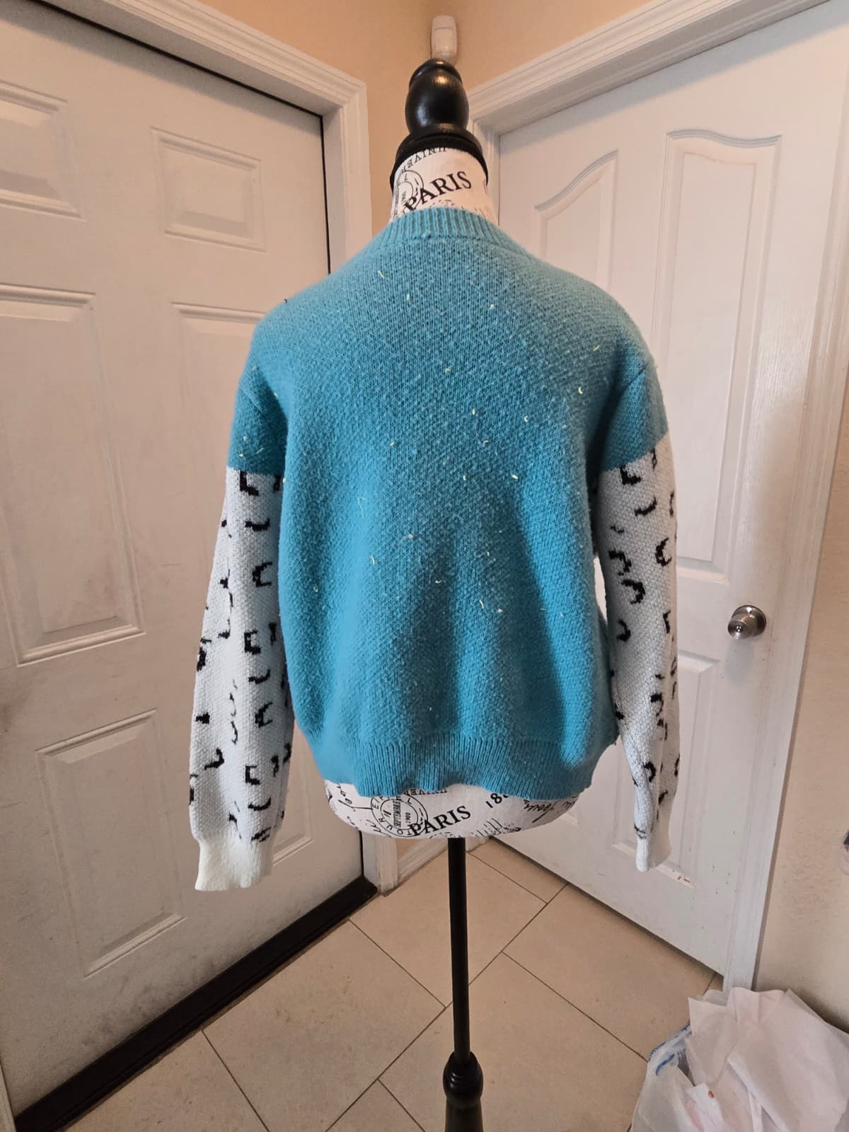 SHEIN Snow Leopard Knit Sweater – Size Large