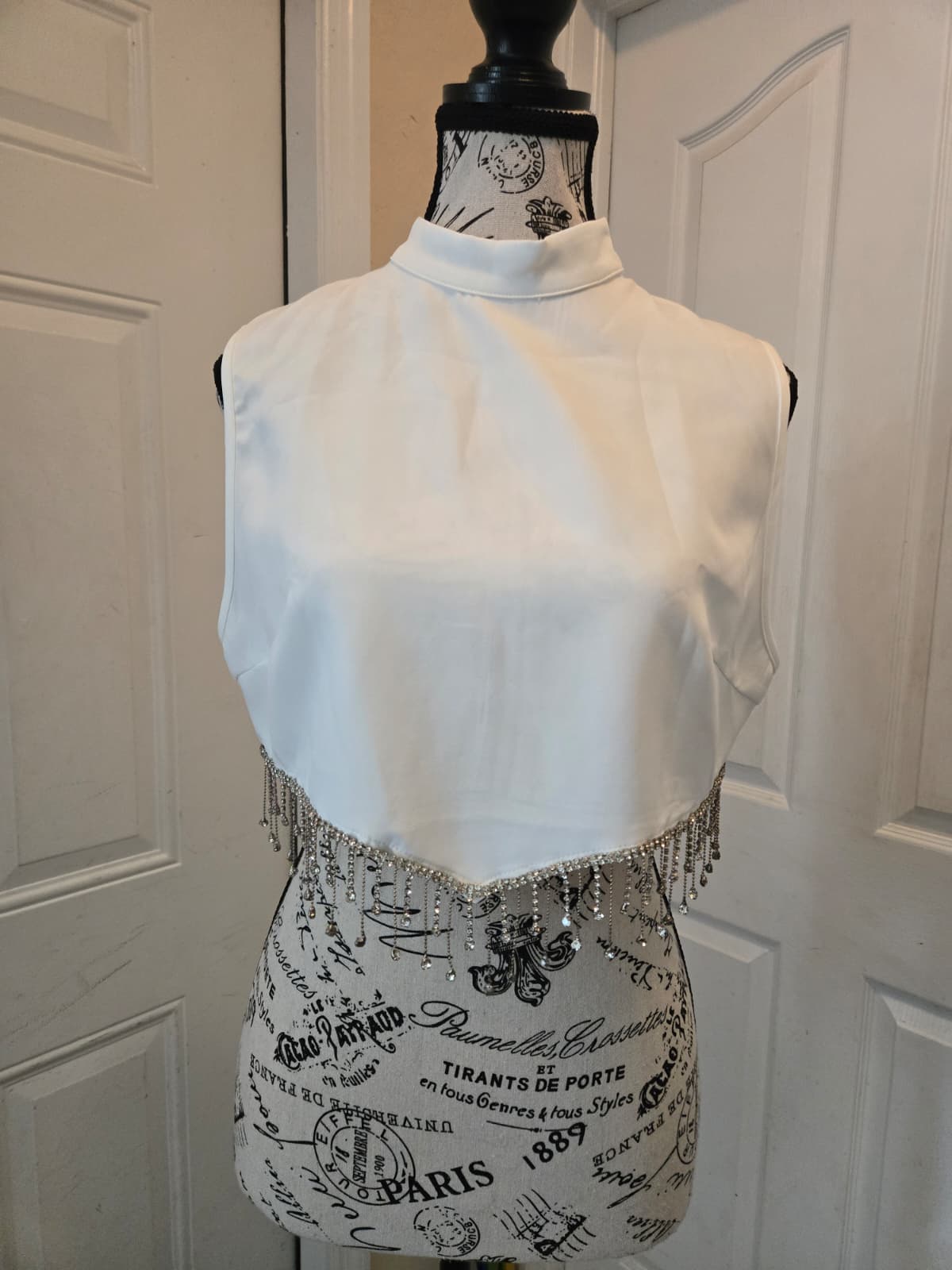 SHEIN White Mock Neck Crop Top with Sparkly Dangle Hem – Size Large