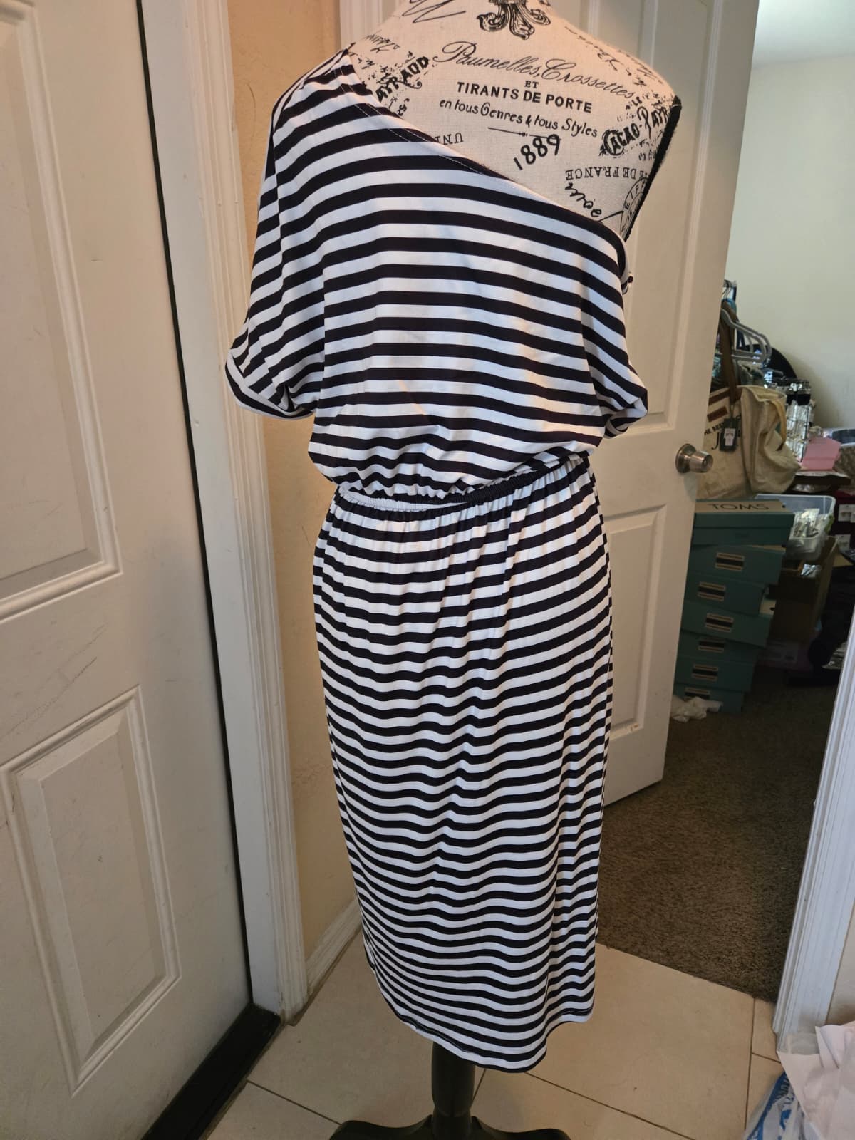 SHEIN Curve Black & White Striped Off‑Shoulder Dress – Size 0XL