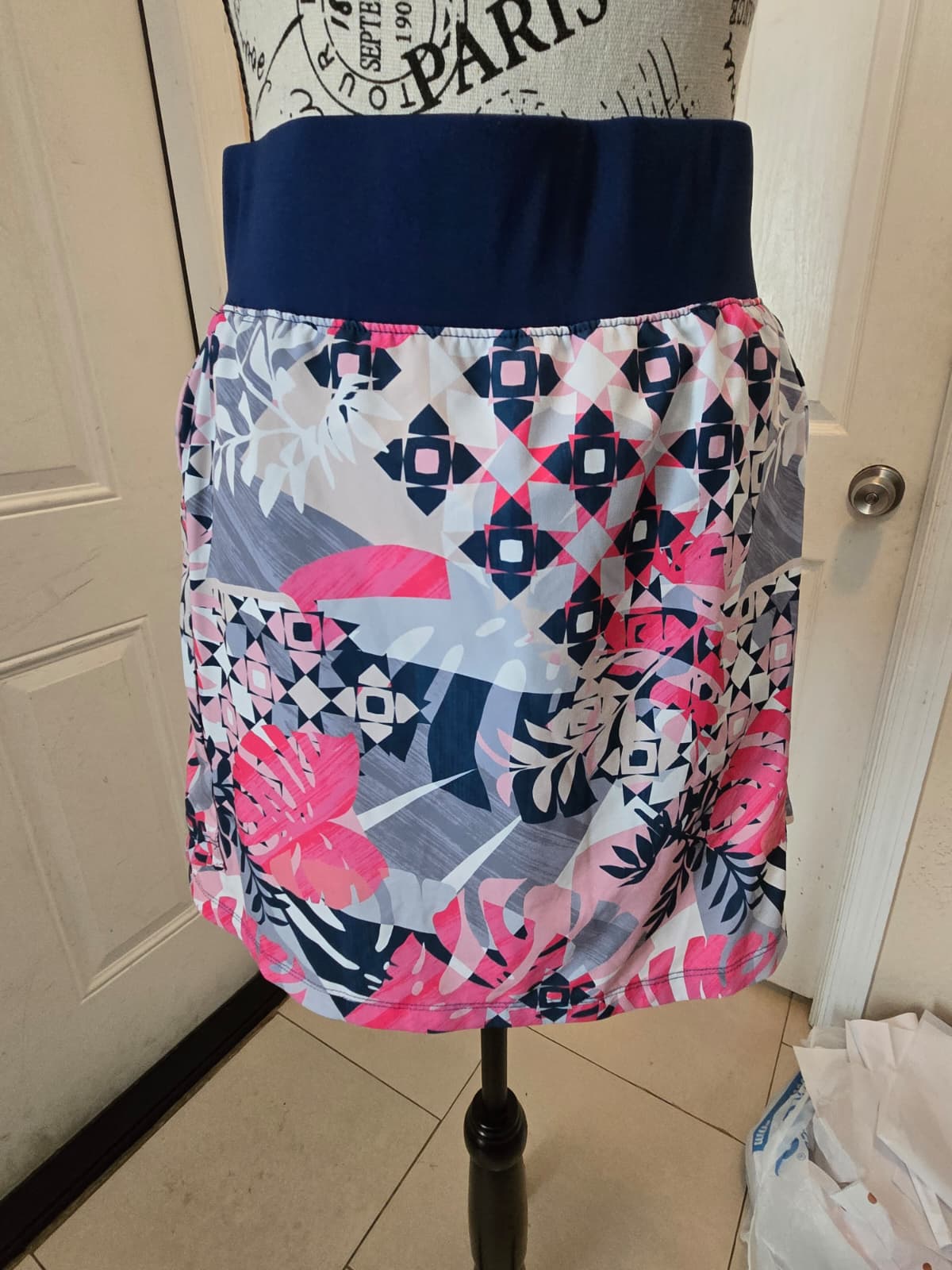 Reel Legends Tropical Print Skort – Size Large