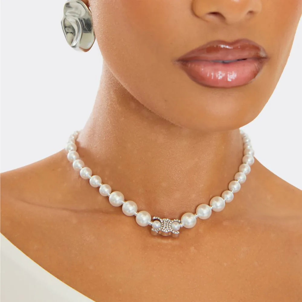 Diamante Logo Detail Pearl Necklace